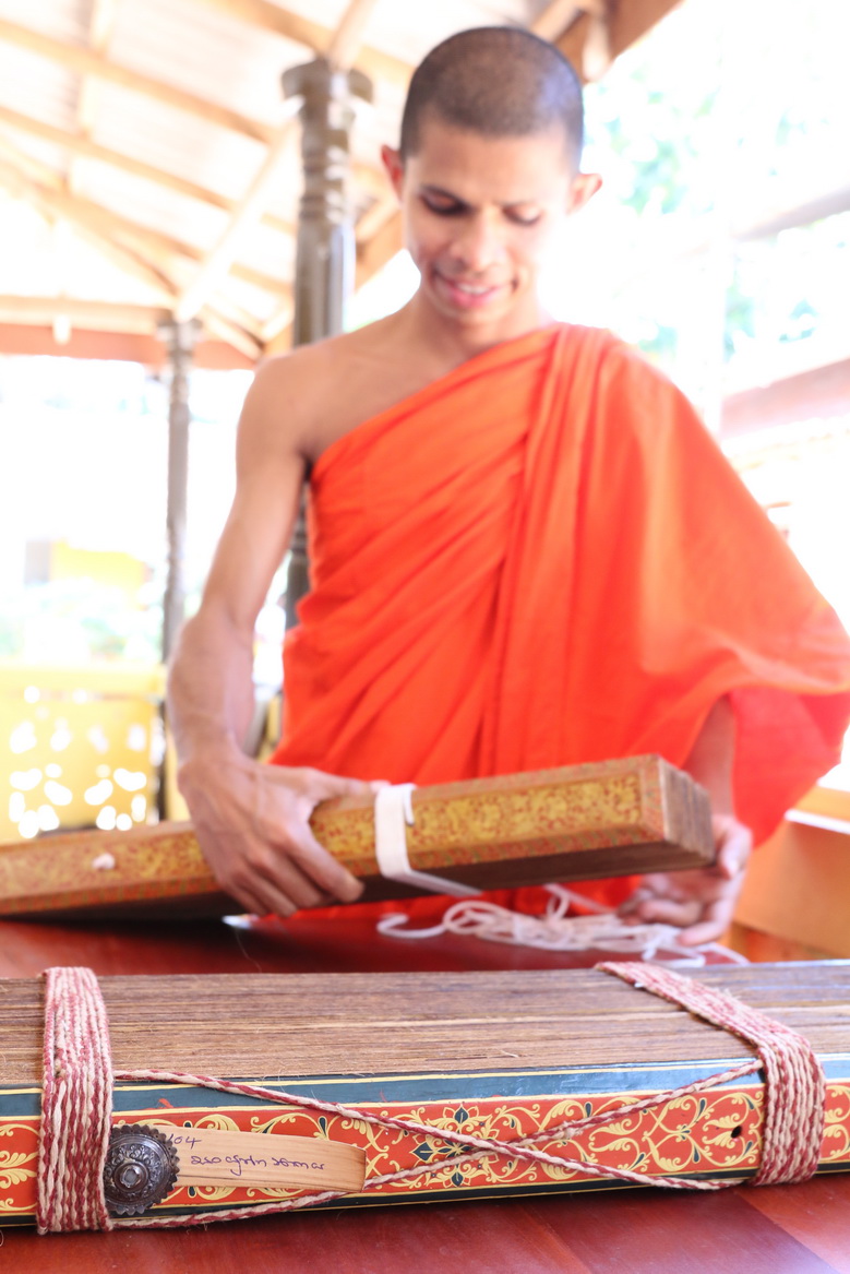 srilanka/2014-02-25_ศรีลังกา_ถ่ายใบลาน_พี่สุวรรณ (320).JPG